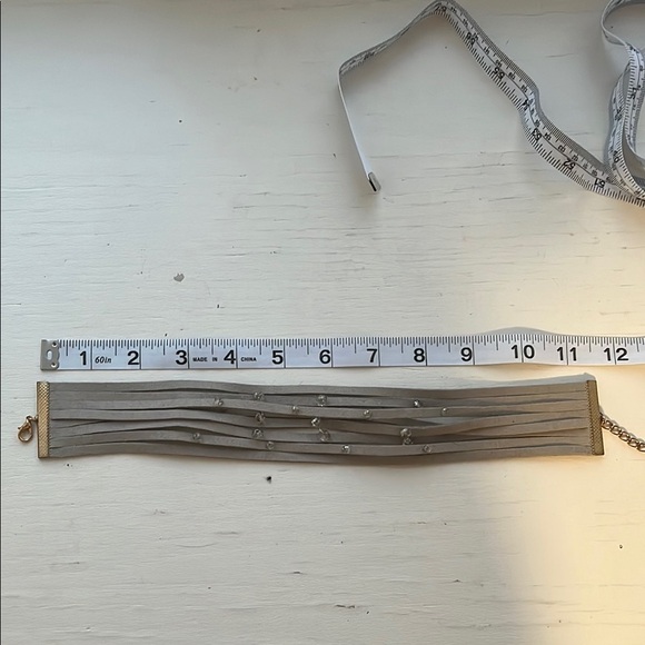 NWOT Faux Suede Grey Choker Necklace - Picture 6 of 7